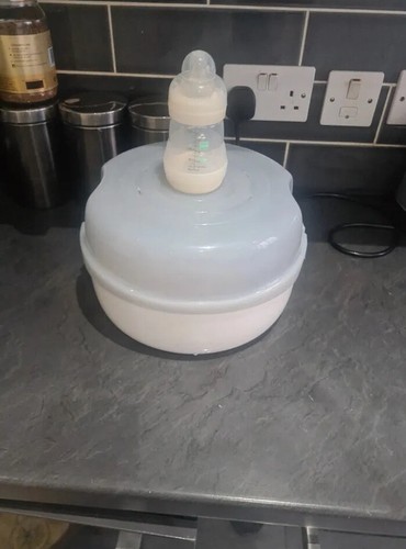 Electric steriliser and - steriliser, bottle